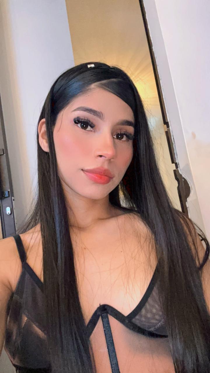 _violetadulce's me
Uploaded 8 hours ago

https://chaturbate.com/photo_videos/photoset/detail/_violetadulce/21992727/