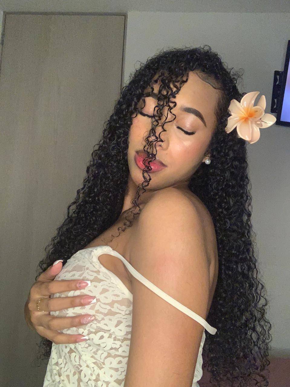 Karymoon's Hi guys
Uploaded 5 days ago

https://chaturbate.com/photo_videos/photoset/detail/karymoon/22144000/