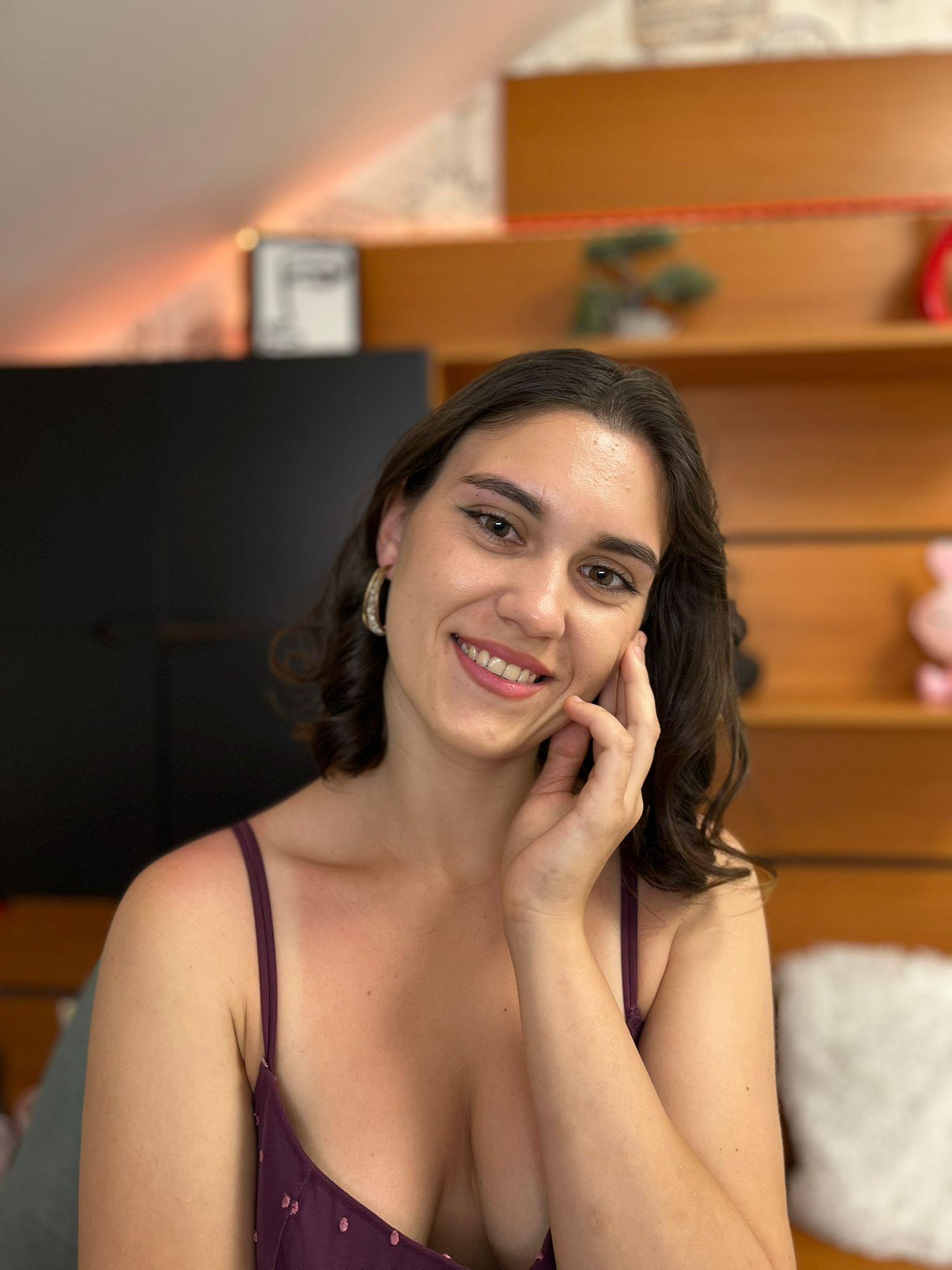 Izzymonro's Izzy
Uploaded 2 days ago

https://chaturbate.com/photo_videos/photoset/detail/izzymonro/22169479/