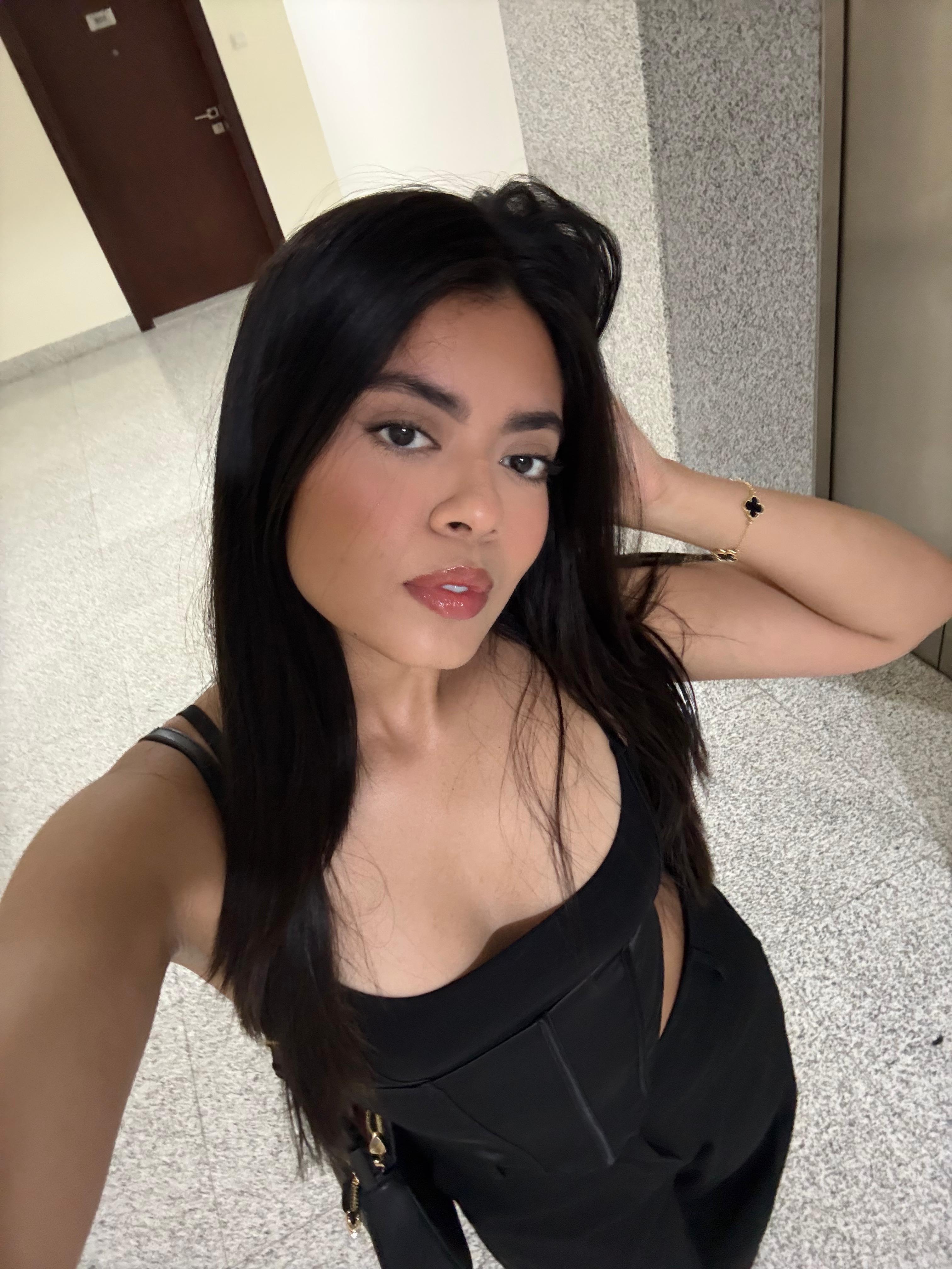 Isabellax21's Cute 🌺
Uploaded 2 hours ago

https://chaturbate.com/photo_videos/photoset/detail/isabellax21/22273672/
