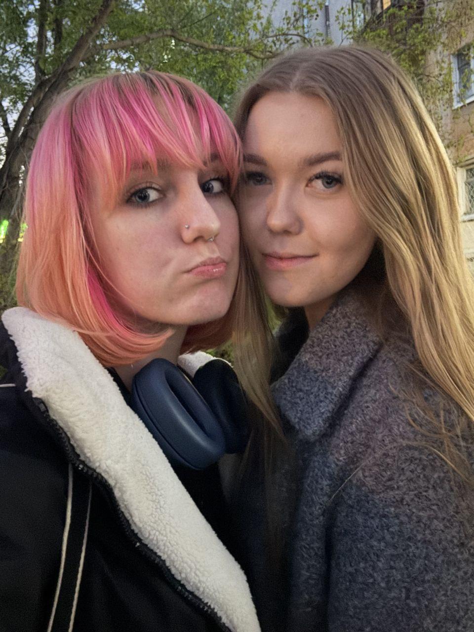 C00uple's Lina & Kess
Uploaded 19 hours ago

https://chaturbate.com/photo_videos/photoset/detail/c00uple/22314026/