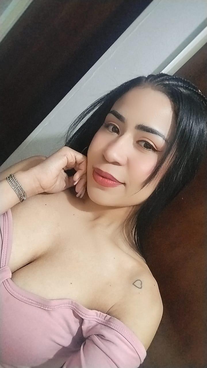 Celeeste_rose's Pretty Woman ❤️
Uploaded 6 days ago

https://chaturbate.com/photo_videos/photoset/detail/celeeste_rose/22445794/