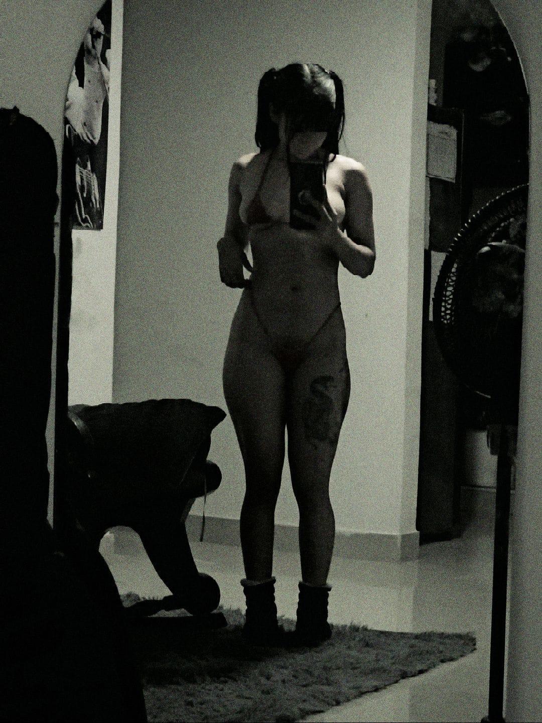 _snakeeyes's :)
Uploaded September 11, 2025

https://chaturbate.com/photo_videos/photoset/detail/_snakeeyes/22246863/