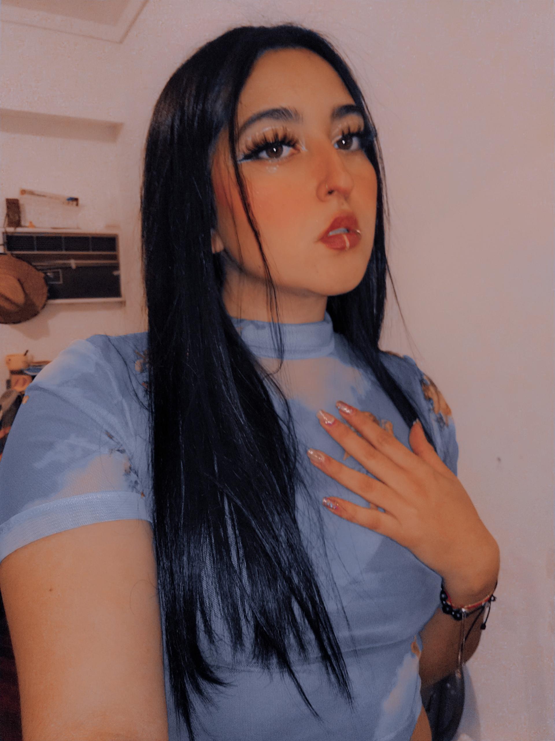 Violettbloss's 🖤💋
Uploaded September 02, 2025

https://chaturbate.com/photo_videos/photoset/detail/violettbloss/22176781/