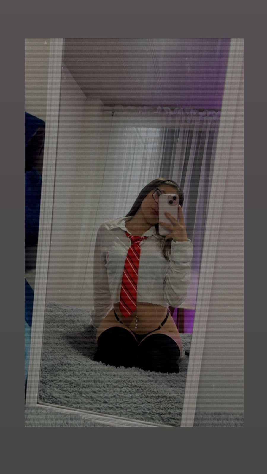 Maddy_14's Aura sexy
Uploaded May 10, 2025

https://chaturbate.com/photo_videos/photoset/detail/maddy_14/21192573/