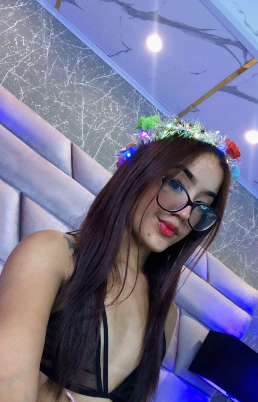 Liliangomez's －O－
Uploaded 14 hours ago

https://chaturbate.com/photo_videos/photoset/detail/liliangomez/22921337/
