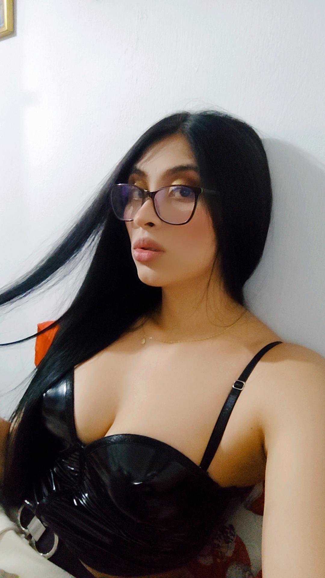 Dahara_fox's Glasses
Uploaded August 30, 2023

https://chaturbate.com/photo_videos/photoset/detail/dahara_fox/15772002/