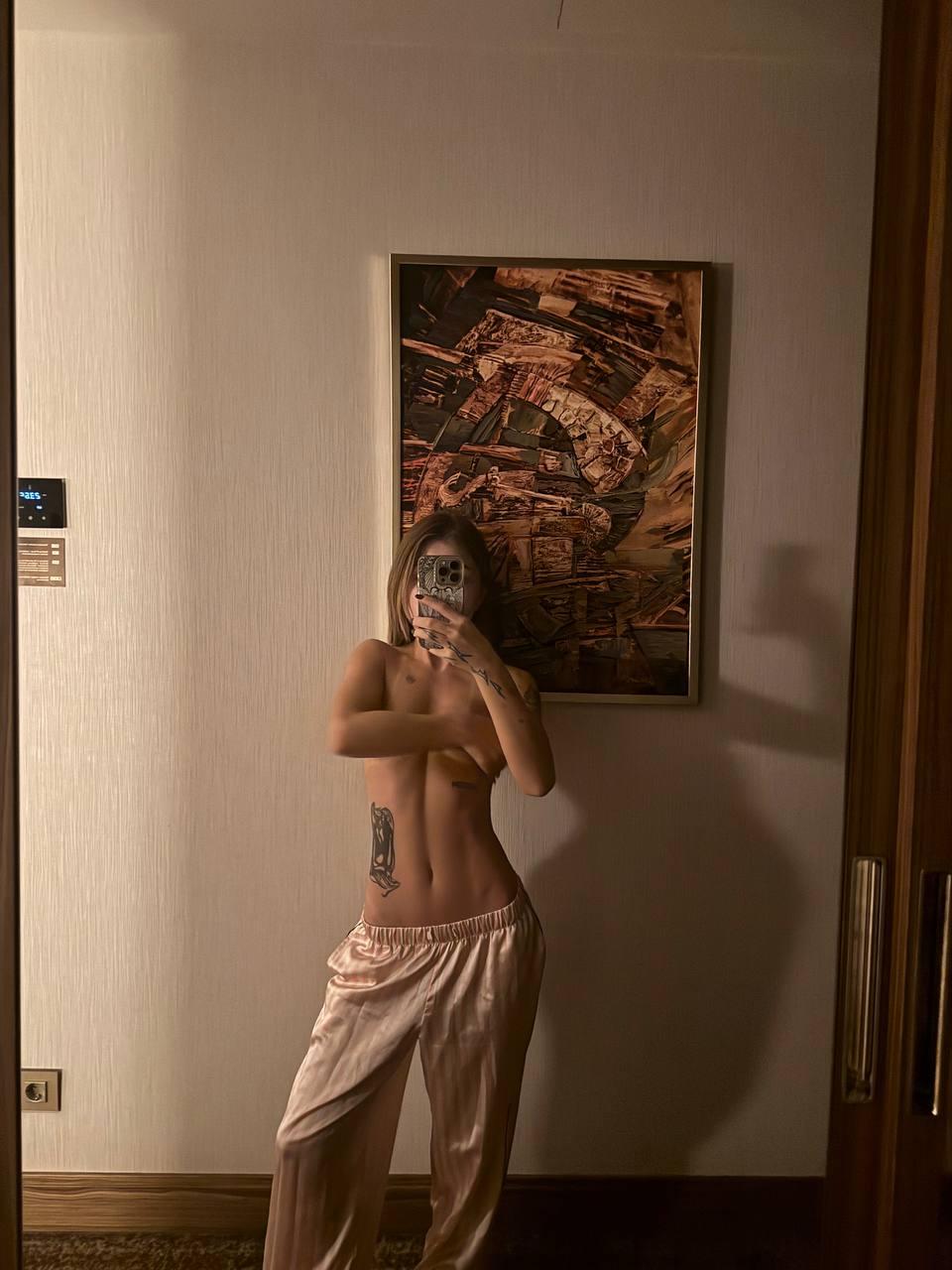 Deva_alice's 👀
Uploaded April 29, 2025

https://chaturbate.com/photo_videos/photoset/detail/deva_alice/21093053/