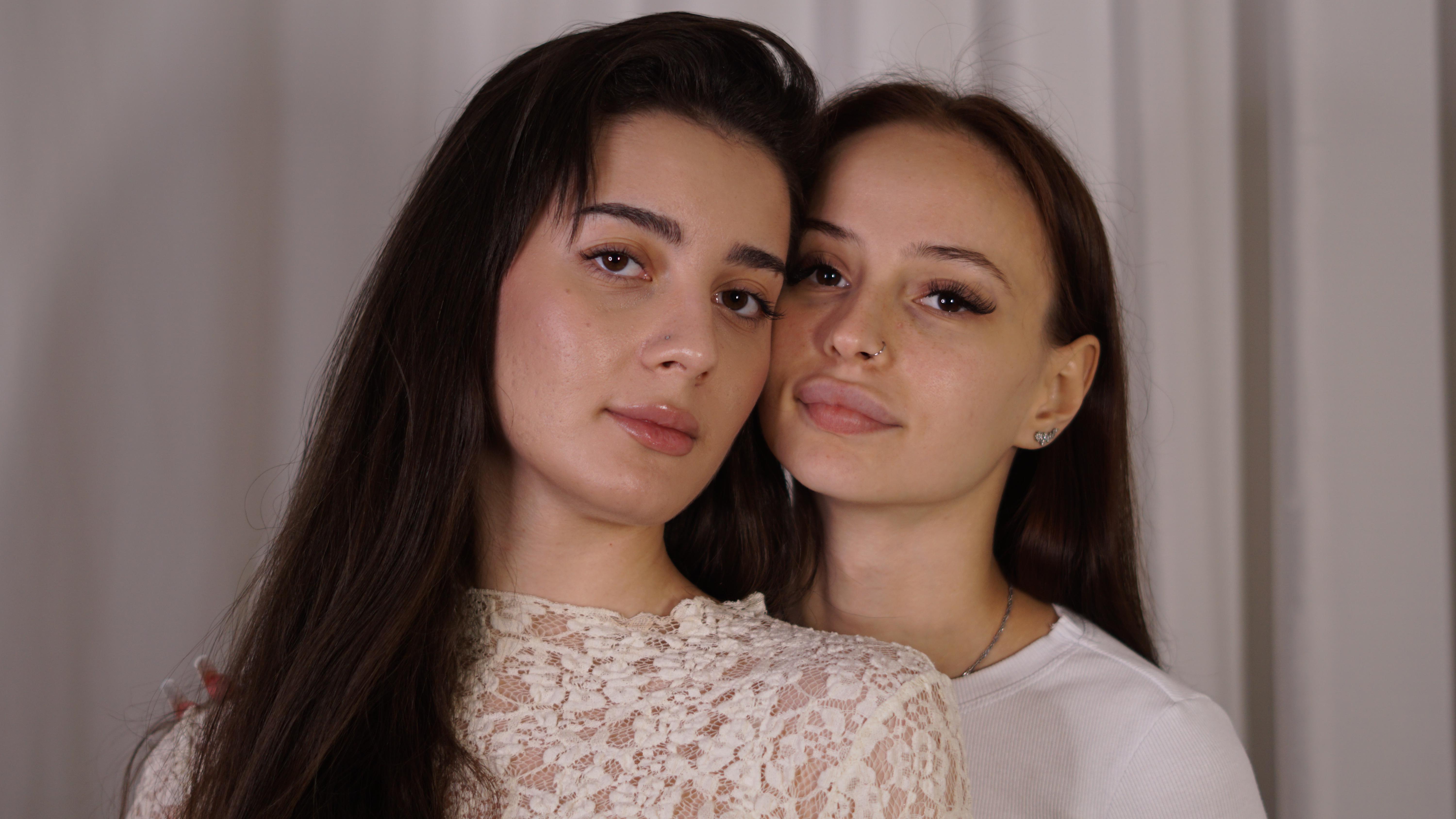 Engelellick's Odeline & Adele
Uploaded August 26, 2025
Hey there! This is us >.<
Don't miss the chance to have fun with us!
https://chaturbate.com/photo_videos/photoset/detail/engelellick/22114163/