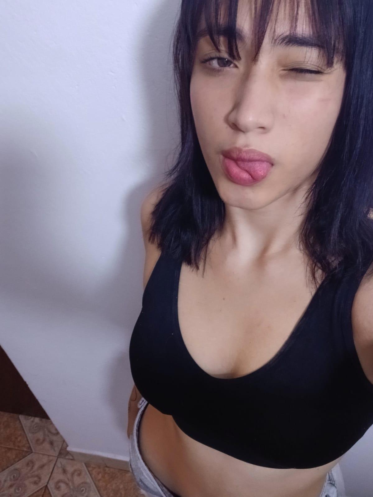 Keylaa_33's skinny
Uploaded 2 hours ago

https://chaturbate.com/photo_videos/photoset/detail/keylaa_33/23033517/