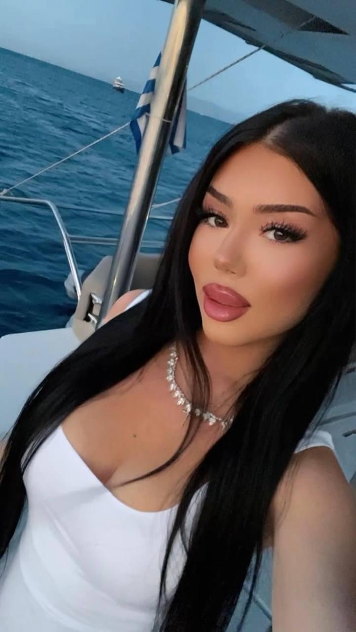 Sourcherry1's Nice to meet youuuuu😊
Uploaded July 24, 2025

https://chaturbate.com/photo_videos/photoset/detail/sourcherry1/21840728/