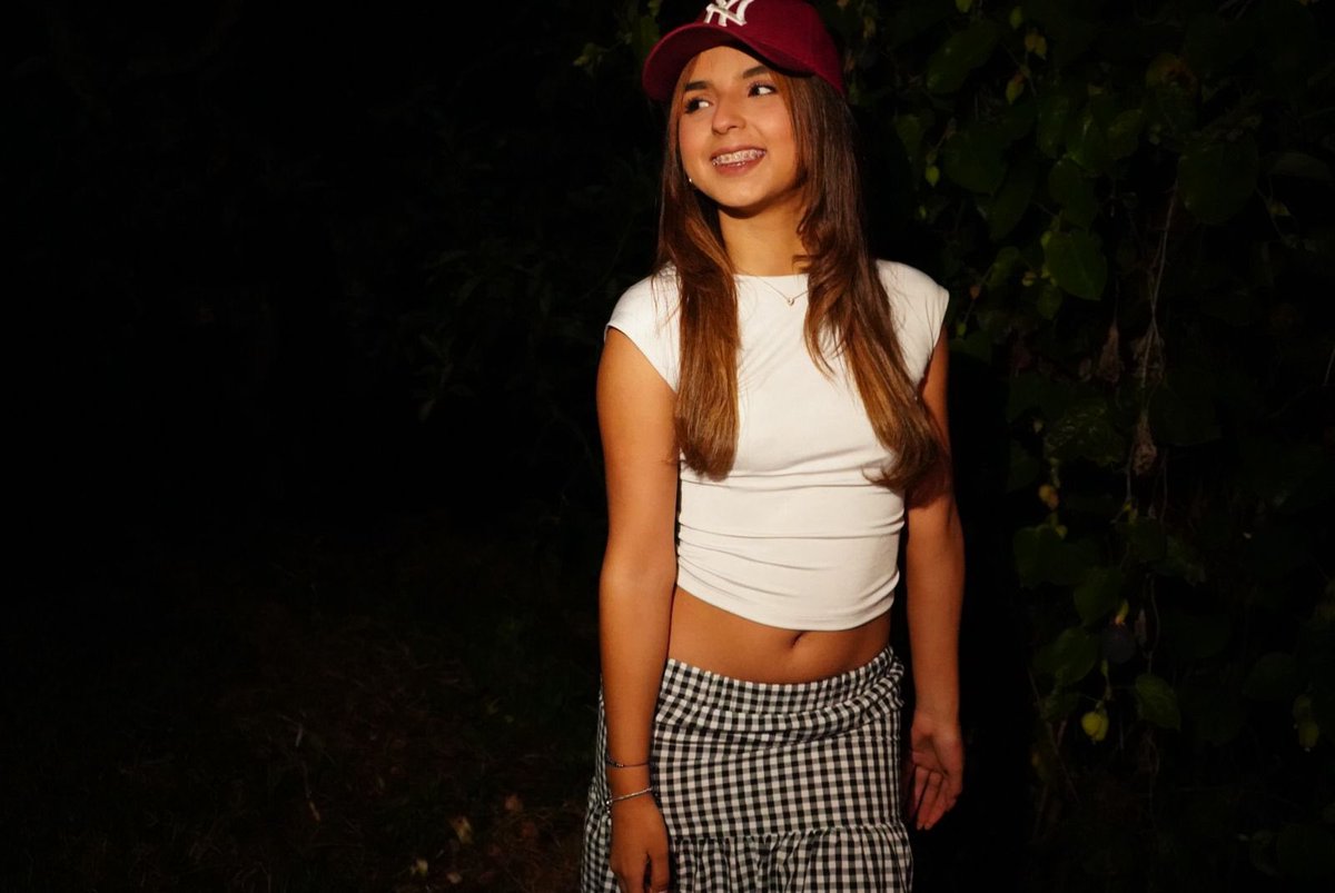 Si tan solo te animaras a verte al espejo, entenderías por qué diablos eres mi universo 🎶🎶🎶 