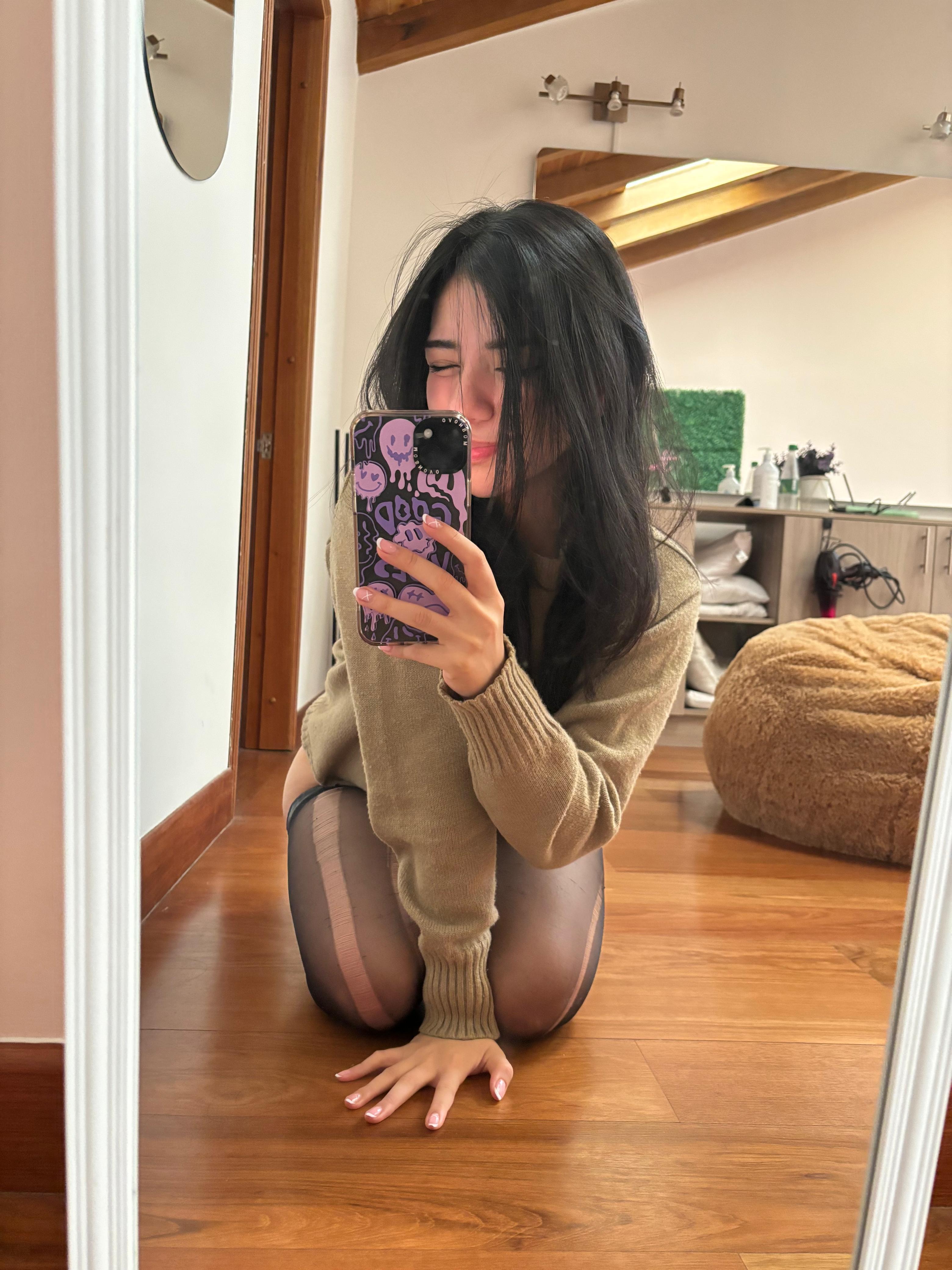 Melanie_owo's Me
Uploaded April 24, 2025

https://chaturbate.com/photo_videos/photoset/detail/melanie_owo/21044907/