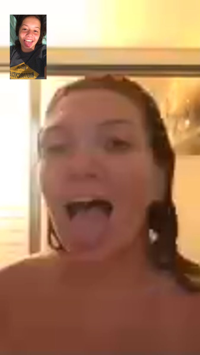 Only best friends FaceTime eachother while in the shower😂😝 https://t.co/026sWpXTcN