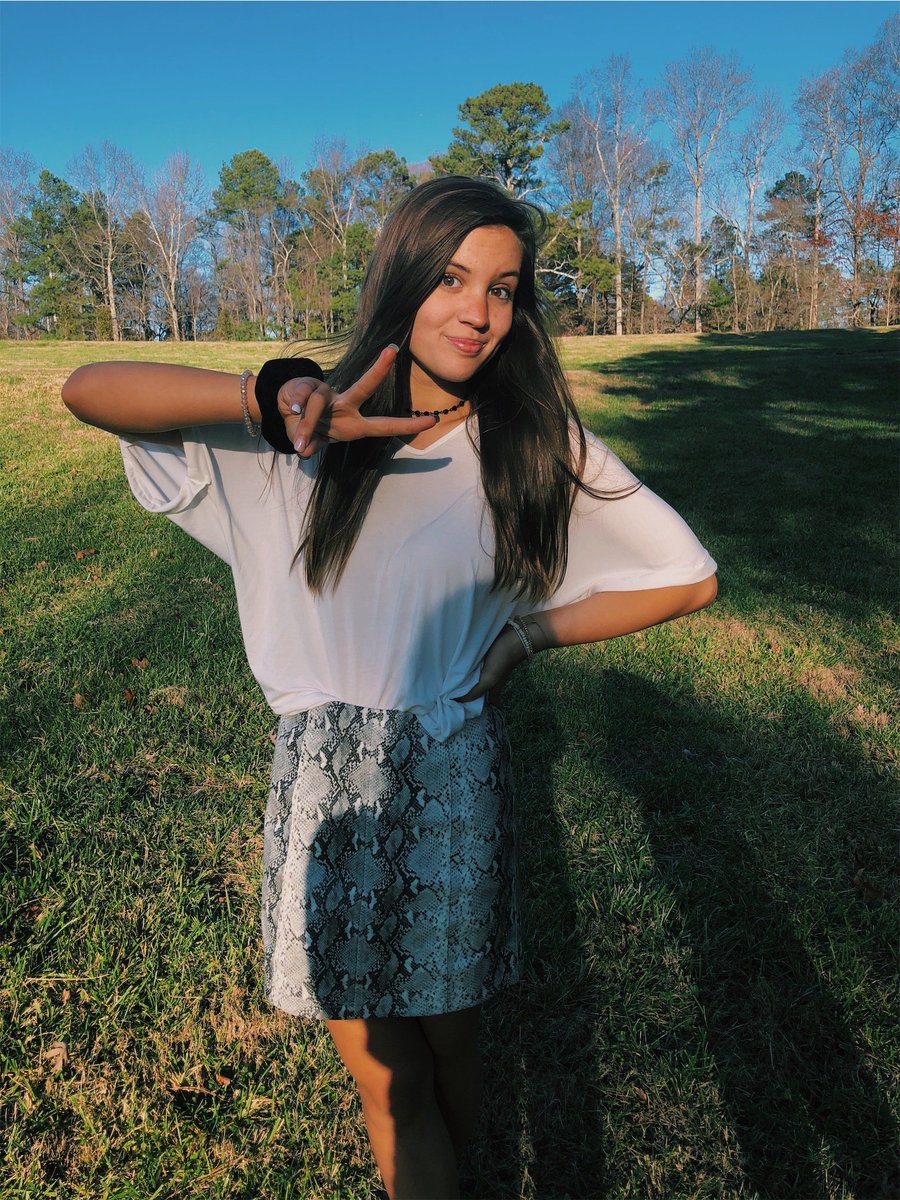 This is for everyone who wanted to see my profile picture #PFP #me #cutie #sexy #teen #yourmom https://t.co/Qk6YC36eZ3

@Sophie_M445