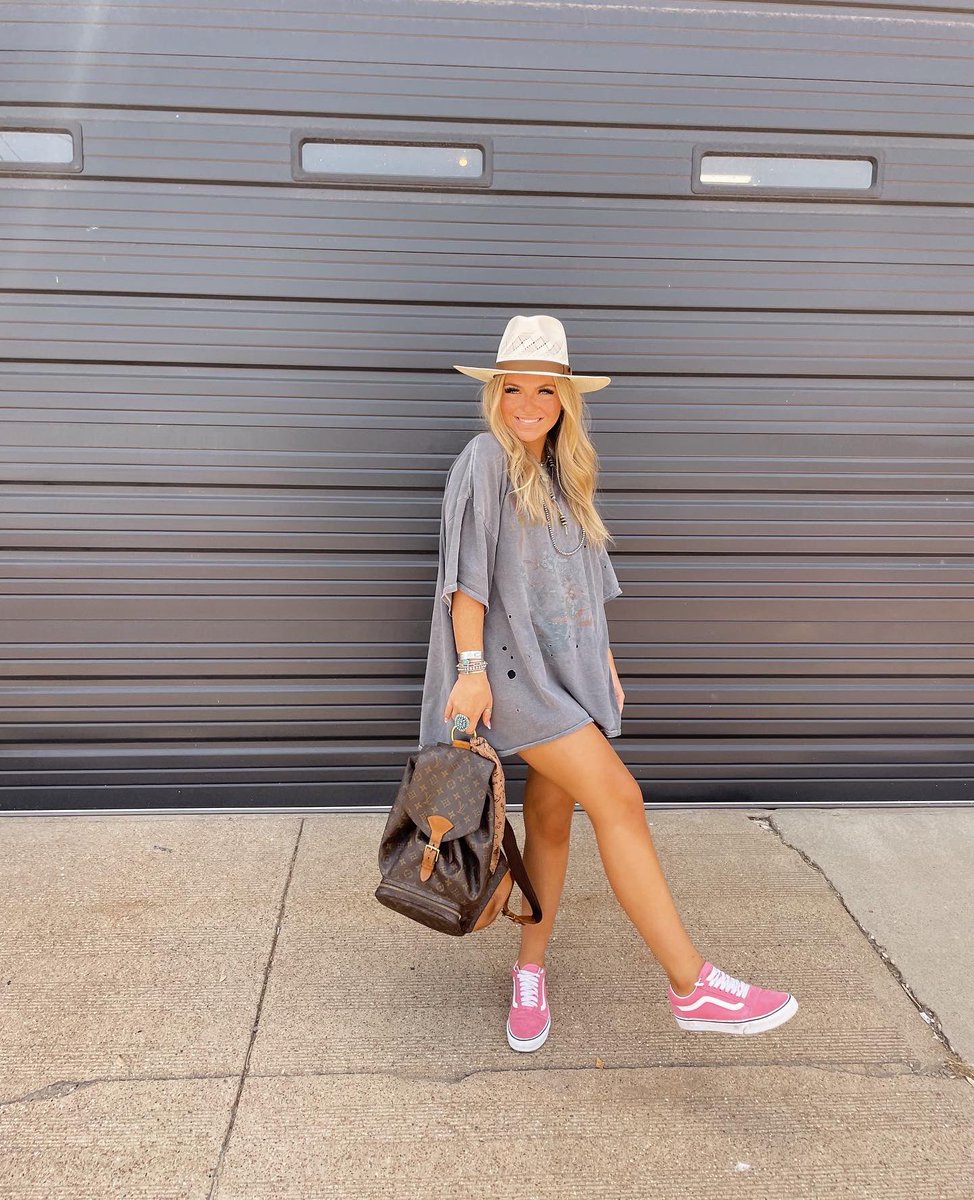 makin' my way downtownn 💃🏼 https://t.co/10QkIwQX3l

@lexxleverette