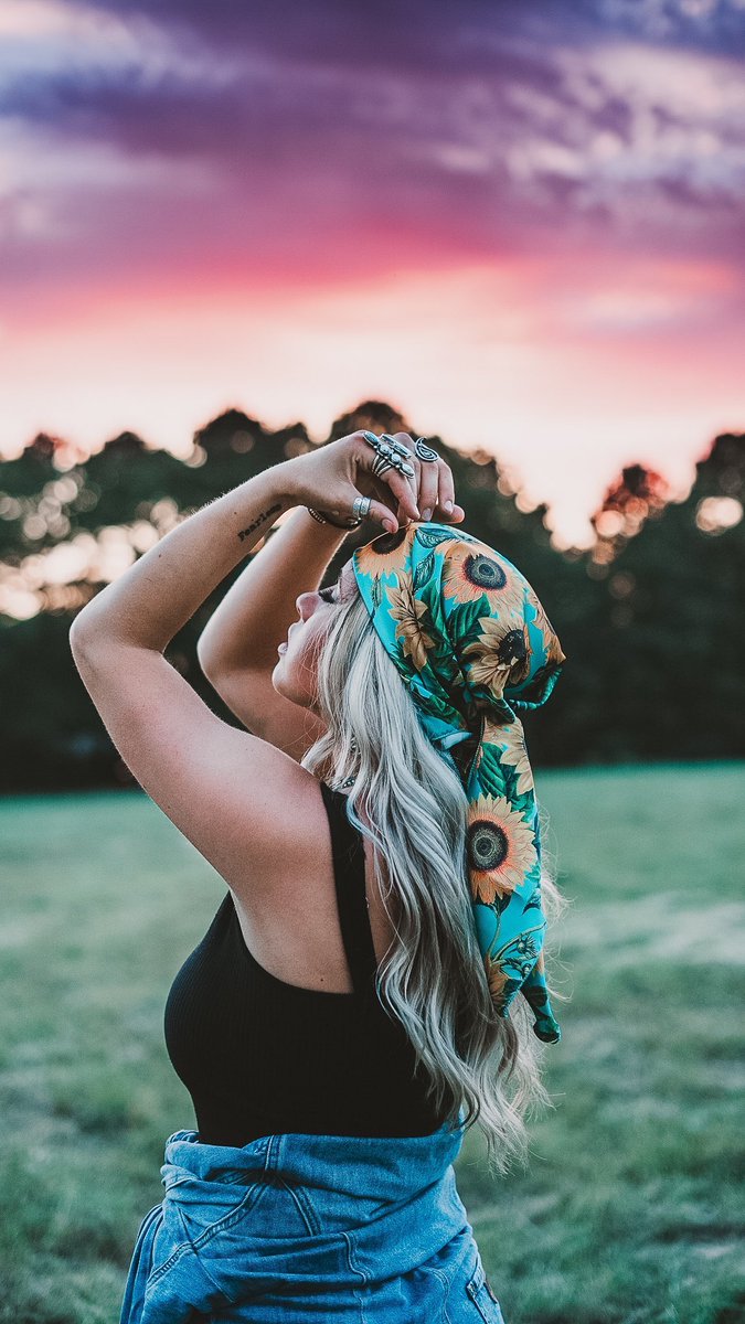 Sunsets and sunflowers 🌻 https://t.co/cN5vMdXrr9

@DaisyIfYouDoCo1