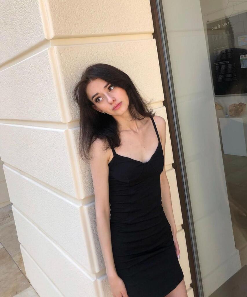 what do you think of her? https://t.co/ufNAZ3ECcp