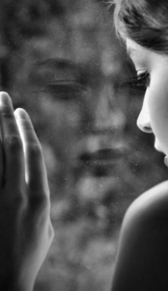 A donde se fué el amor..?
Los silencios ya no hablan., ya no buscas mi mirada, mis brazos ya no te abrigan, las mariposas perdieron sus alas.
La caricia se conviertió en distante rutina, se nos muere el amor, agonizante dolor y fingimos que no pasa nada…©️
#poetry #love #life https://t.co/5baXk0jNaD
@NayvethVizcaya