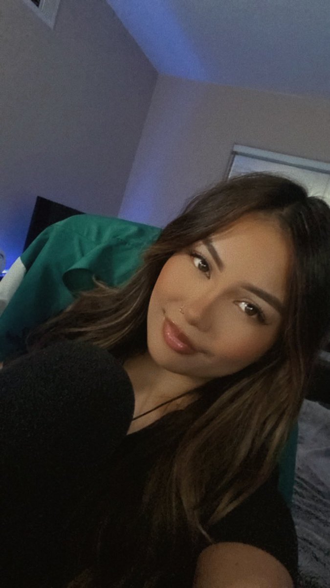 i'm nervous 🥹 but hey i'm live again 

http://twitch.tv/notandreaaa https://t.co/gInLDhSFTZ

@n0tandreaaa