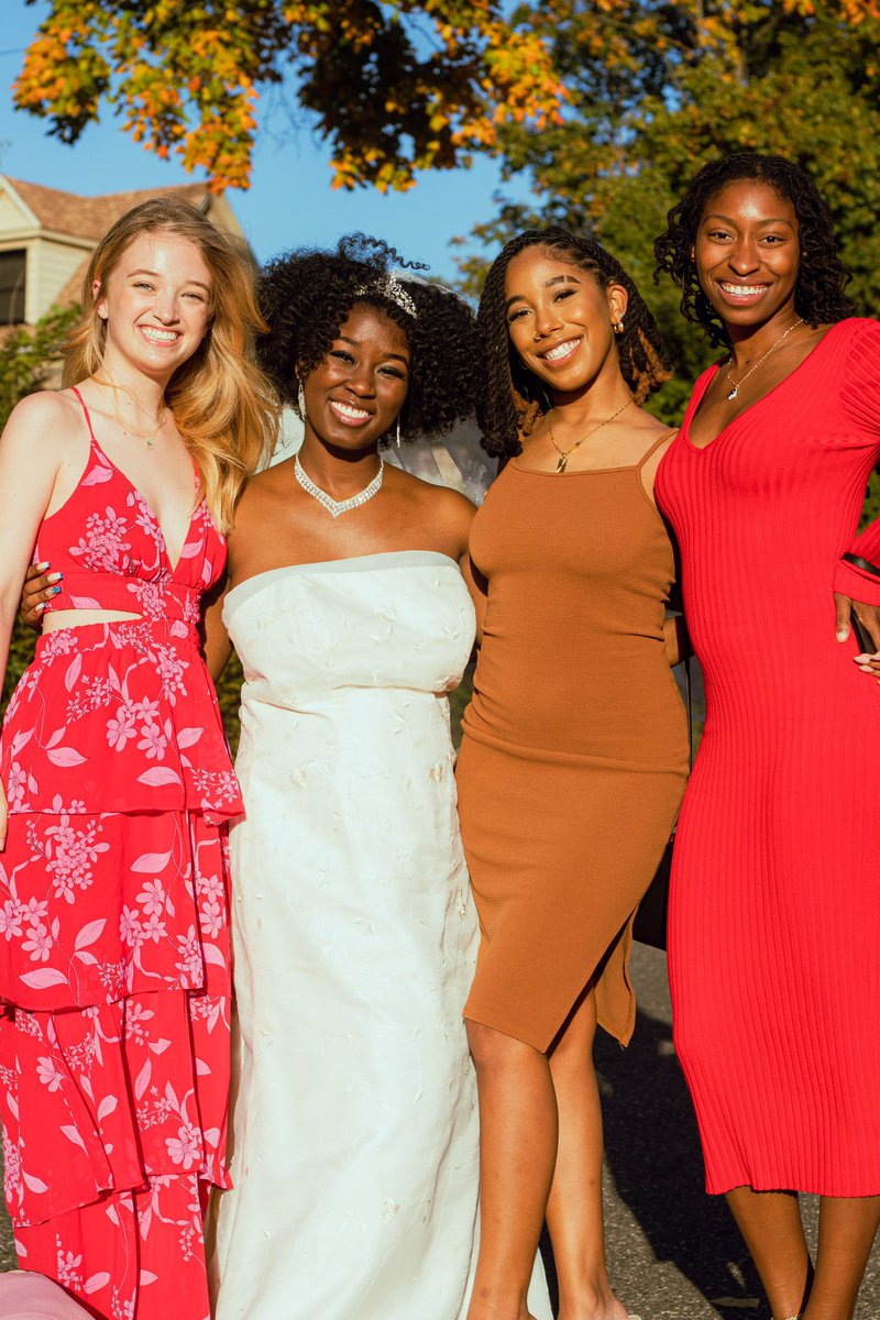 y'all don't understand how much i love this picture! these are my friends from college and to see how much we've grown is WILD! like we women fr 🥹🤍 https://t.co/Y5ok033LcY

@itsalexisbriana