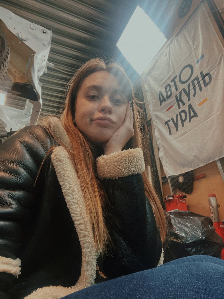 мне кажется, я в своей дубленке отлично вписываюсь в колорит автосервиса, чисто как батя) https://t.co/8LDjmxNHnR

@eshkaaaa_