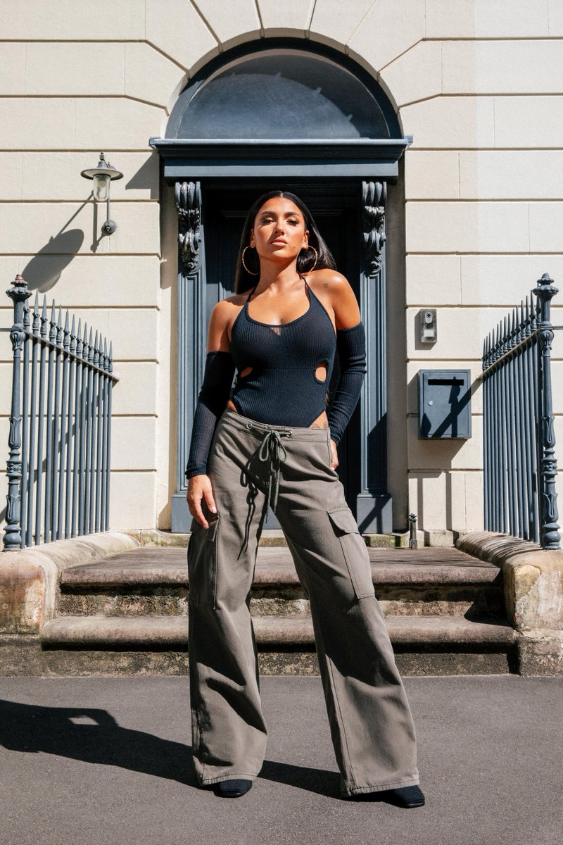 ✨ CARGO'S AND A NICE TOP ✨ 

Shop the whole fit here 👉 https://plt.shop/3Xr35Ke https://t.co/21FURyBXUG

@OfficialPLT