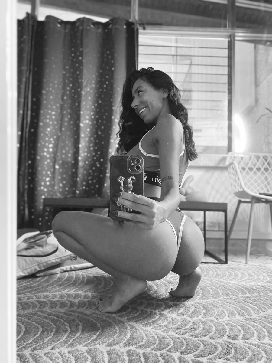 Just Smile...Is Free!
http://chaturbate.com/AntonelaBellaa/ https://t.co/llgqUgTKje

@Antonelabella6