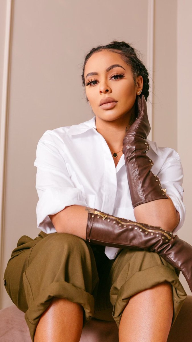 Change is hardest at the beginning, messiest in the middle and best at the end.” ― Robin Sharma https://t.co/e5d93yxBOr

@alexisskyyyyyy