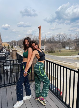 Sunshine, smiles, and good vibes only #SquadGoals #GoodVibes