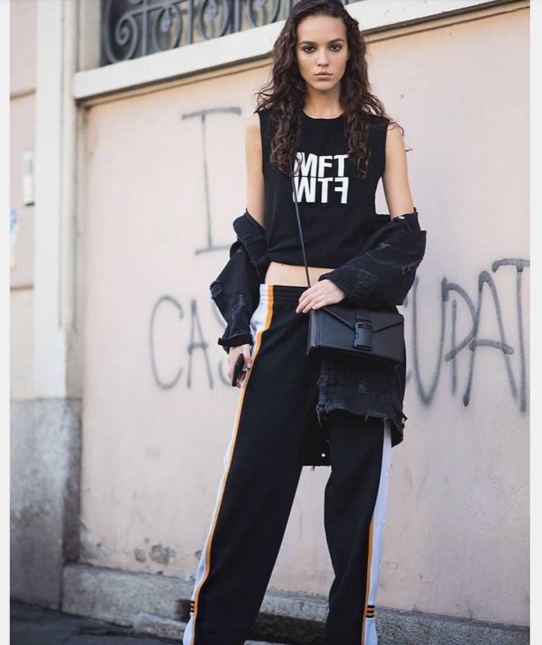 These are legit my dad's pants from the 90s 👖 https://t.co/OjTvbRVeOy

@renataklara