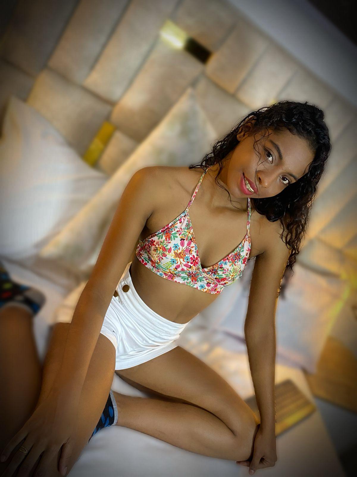 Heyyy daddy i want u cock♥pvt open ♥ #young #feet #teen #daddy #pvt