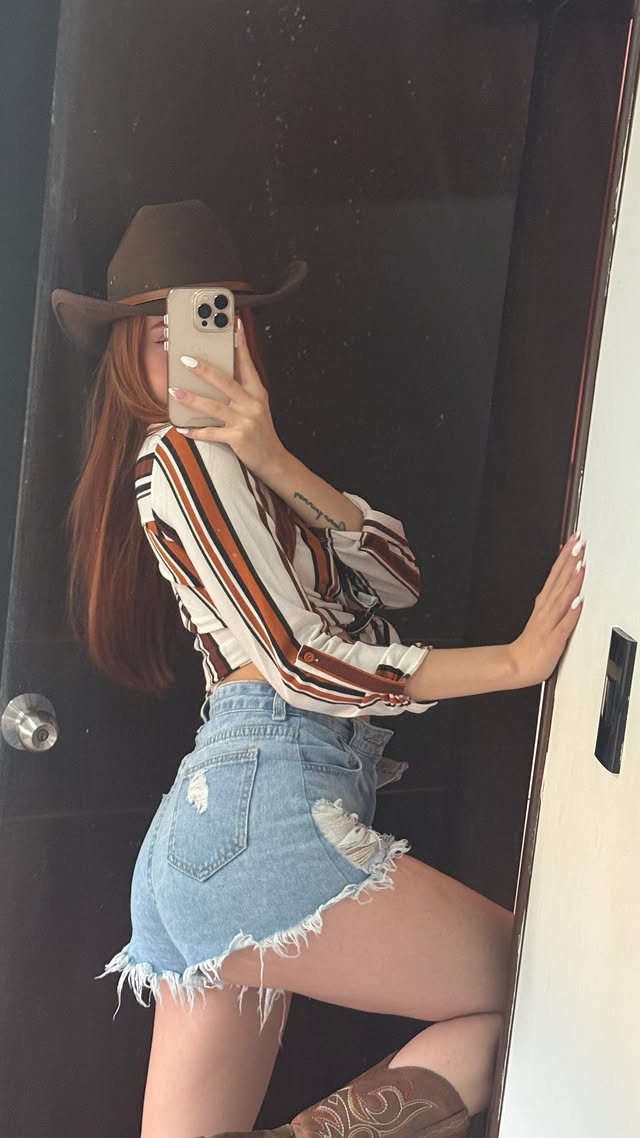 itshannahxoxo_'s 'gram stories 6:49 PM